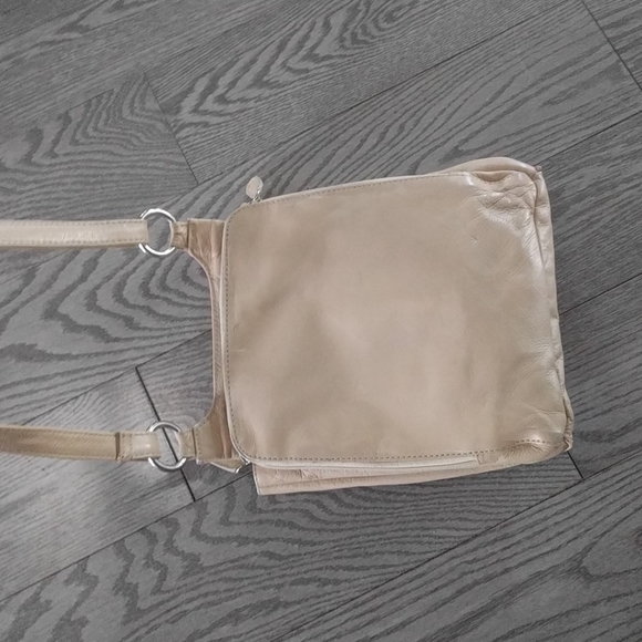 🌸 Genuine leather crossbody by Marco Avane🌸 - Picture 3 of 9